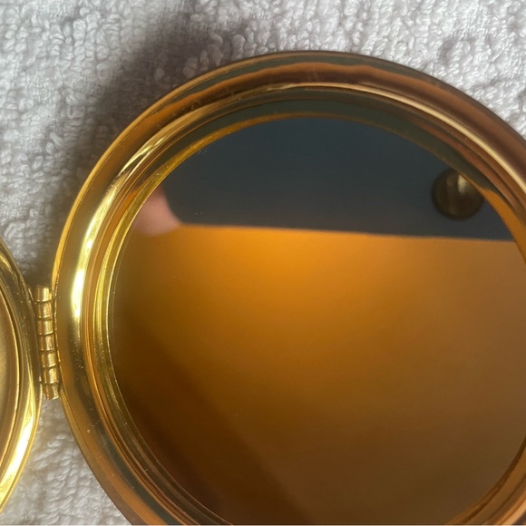 Vintage Margaret Rose Compact - Picture 3 of 8